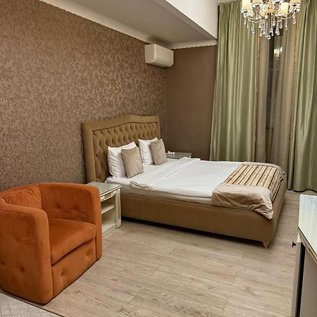 Hotel Goya Collection Targu Jiu Bagian luar foto