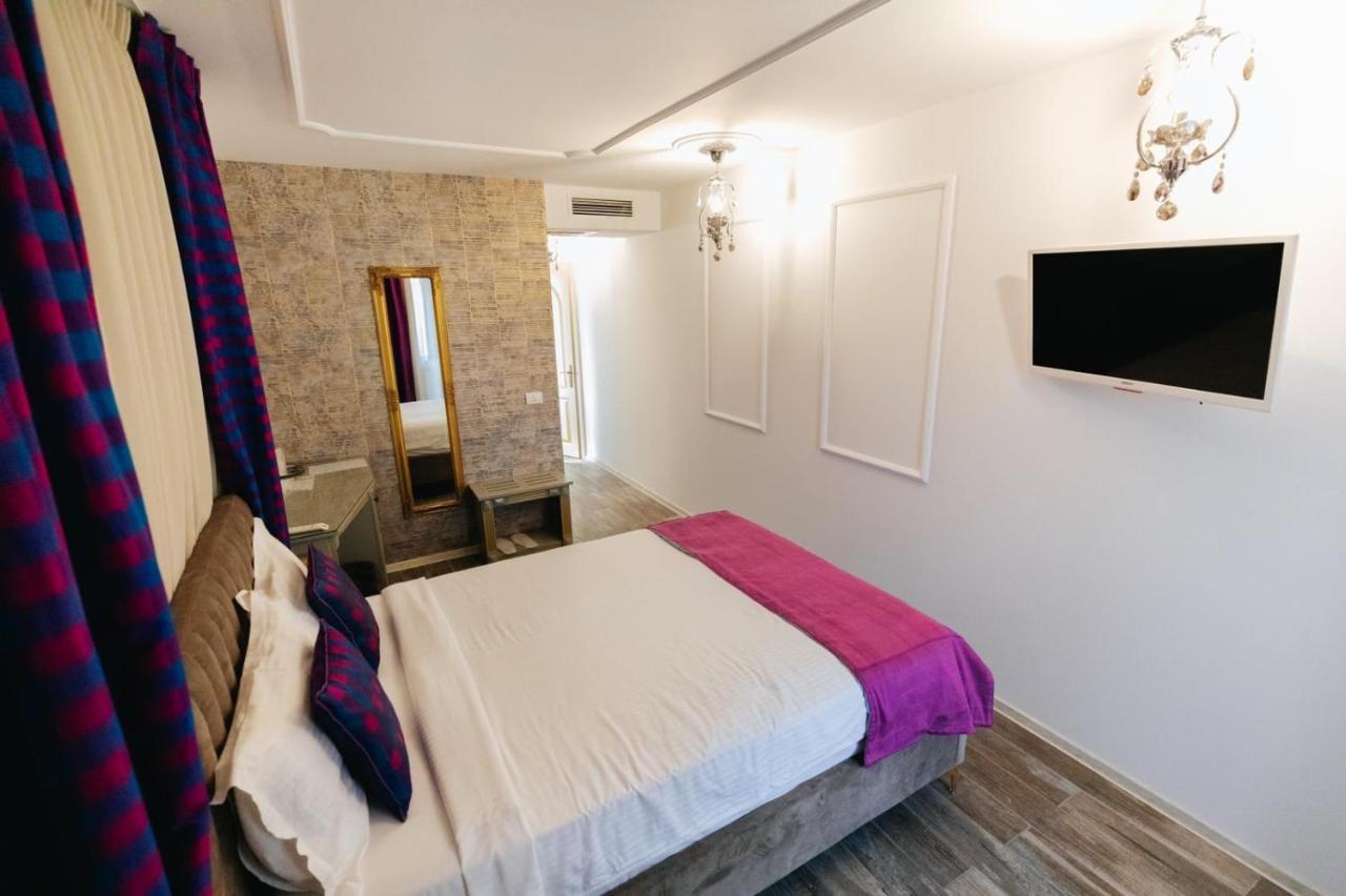 Hotel Goya Collection Targu Jiu Bagian luar foto