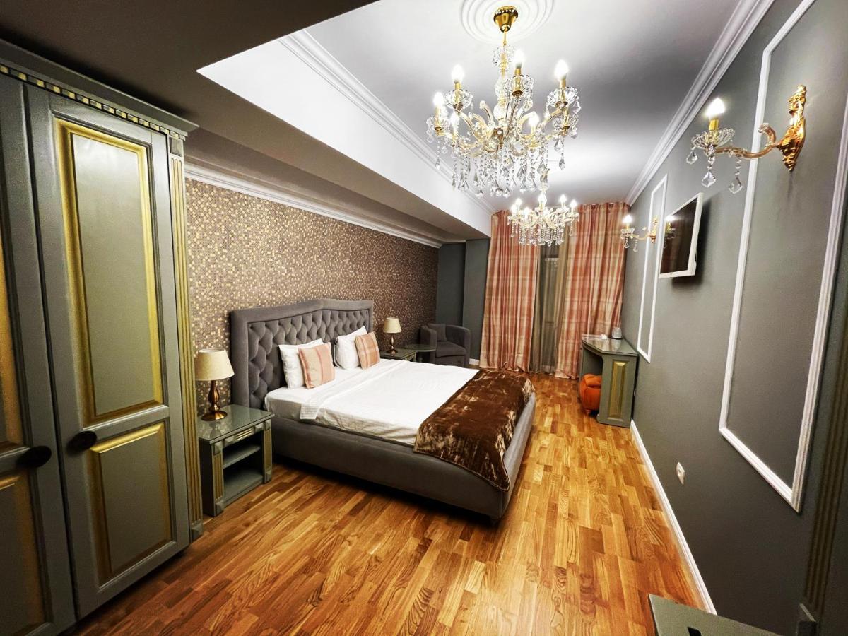 Hotel Goya Collection Targu Jiu Bagian luar foto