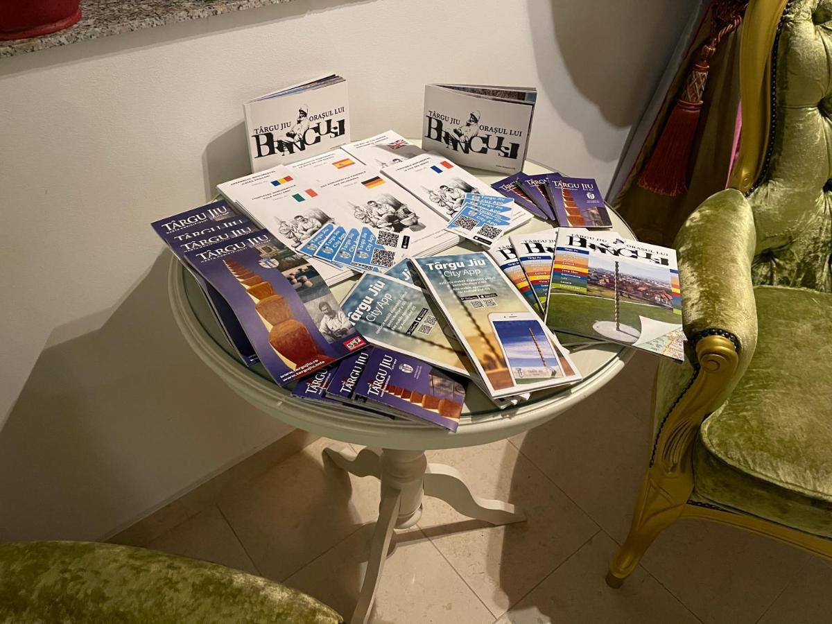 Hotel Goya Collection Targu Jiu Bagian luar foto