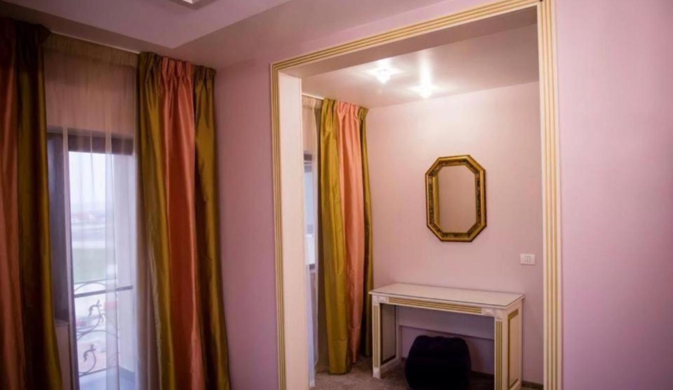 Hotel Goya Collection Targu Jiu Bagian luar foto