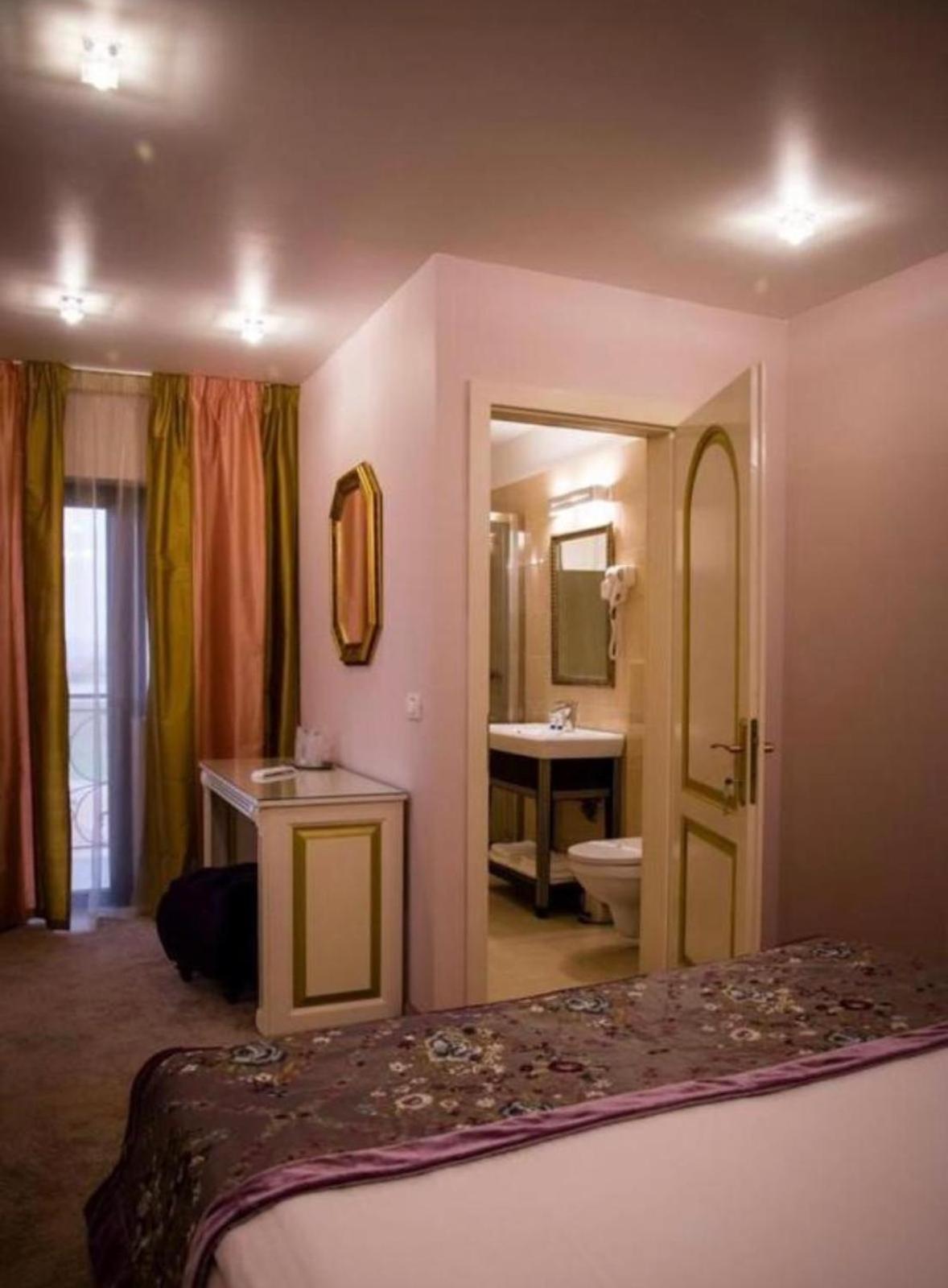 Hotel Goya Collection Targu Jiu Bagian luar foto