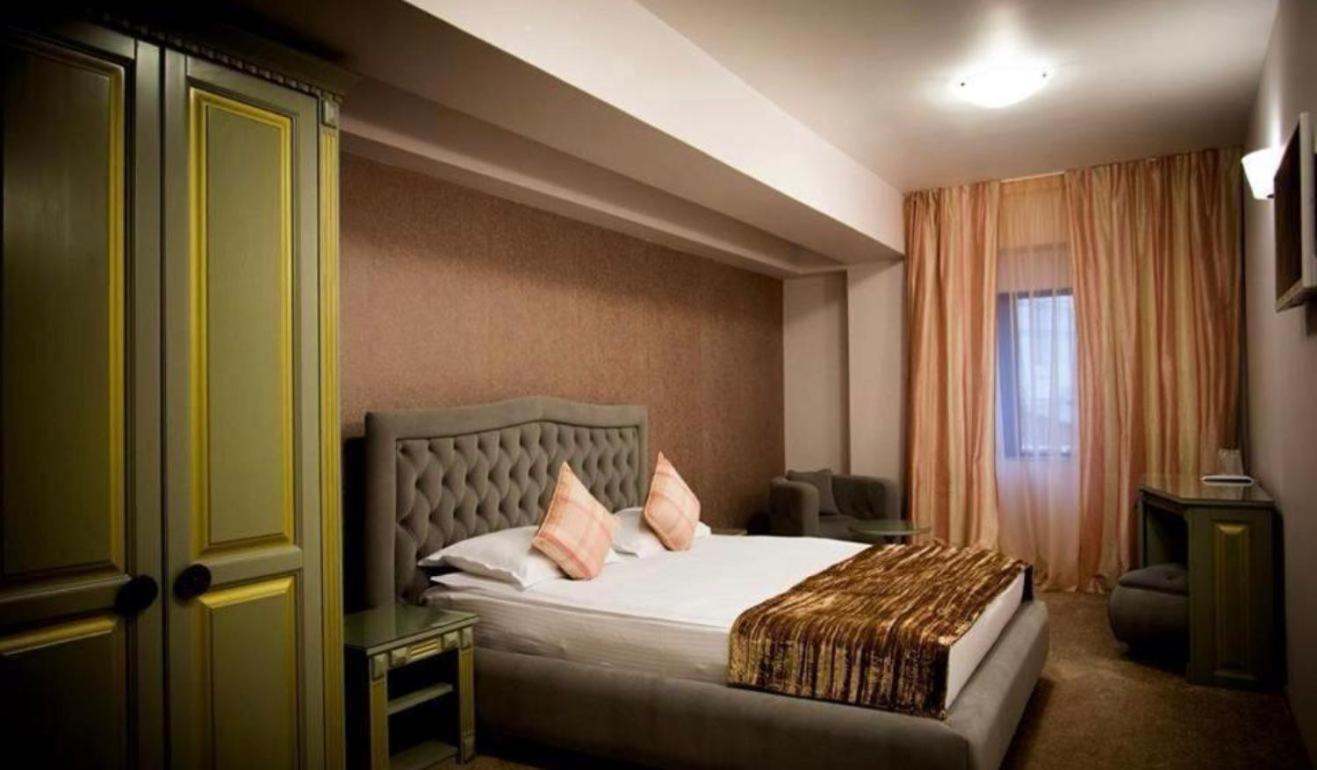 Hotel Goya Collection Targu Jiu Bagian luar foto