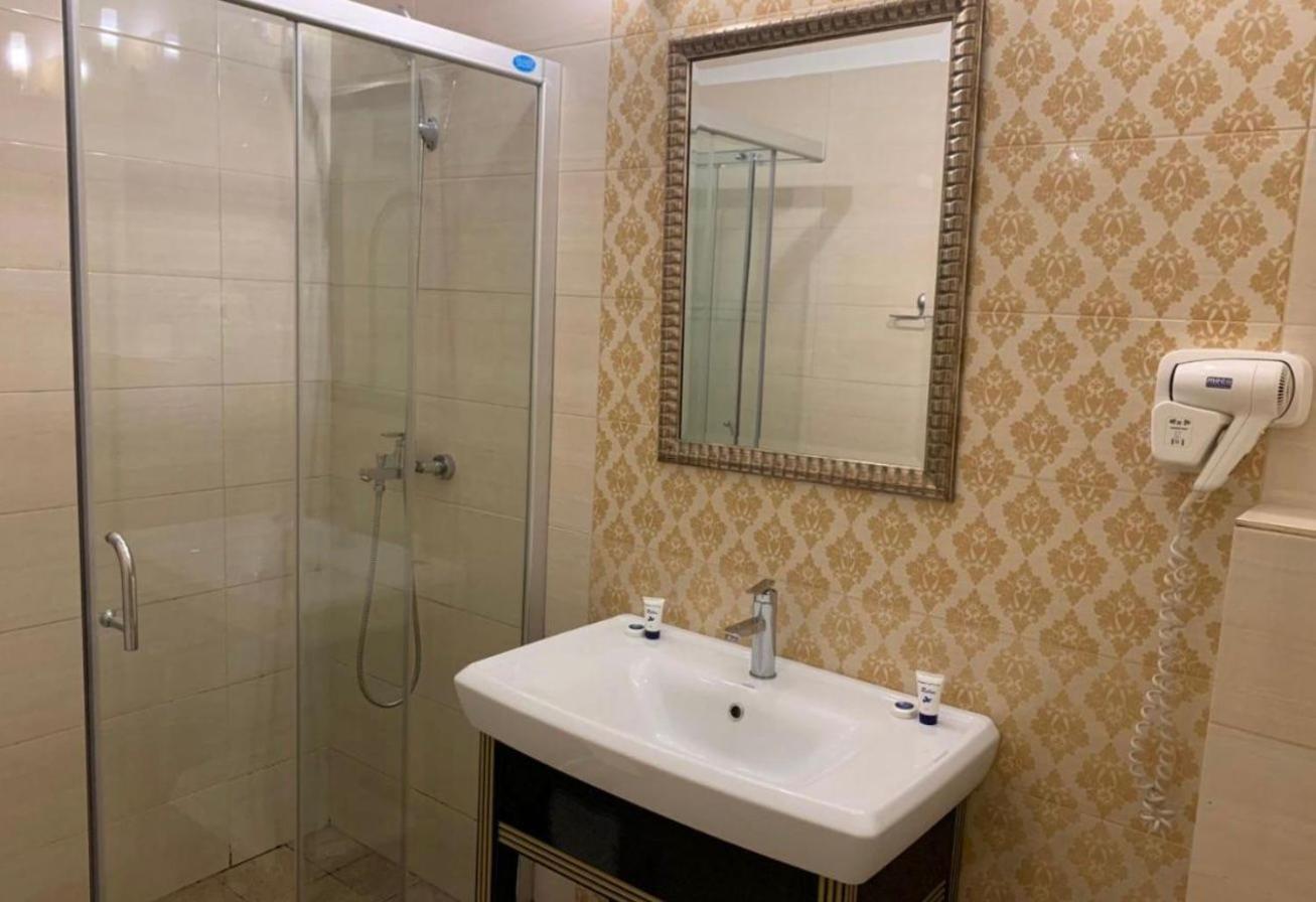 Hotel Goya Collection Targu Jiu Bagian luar foto