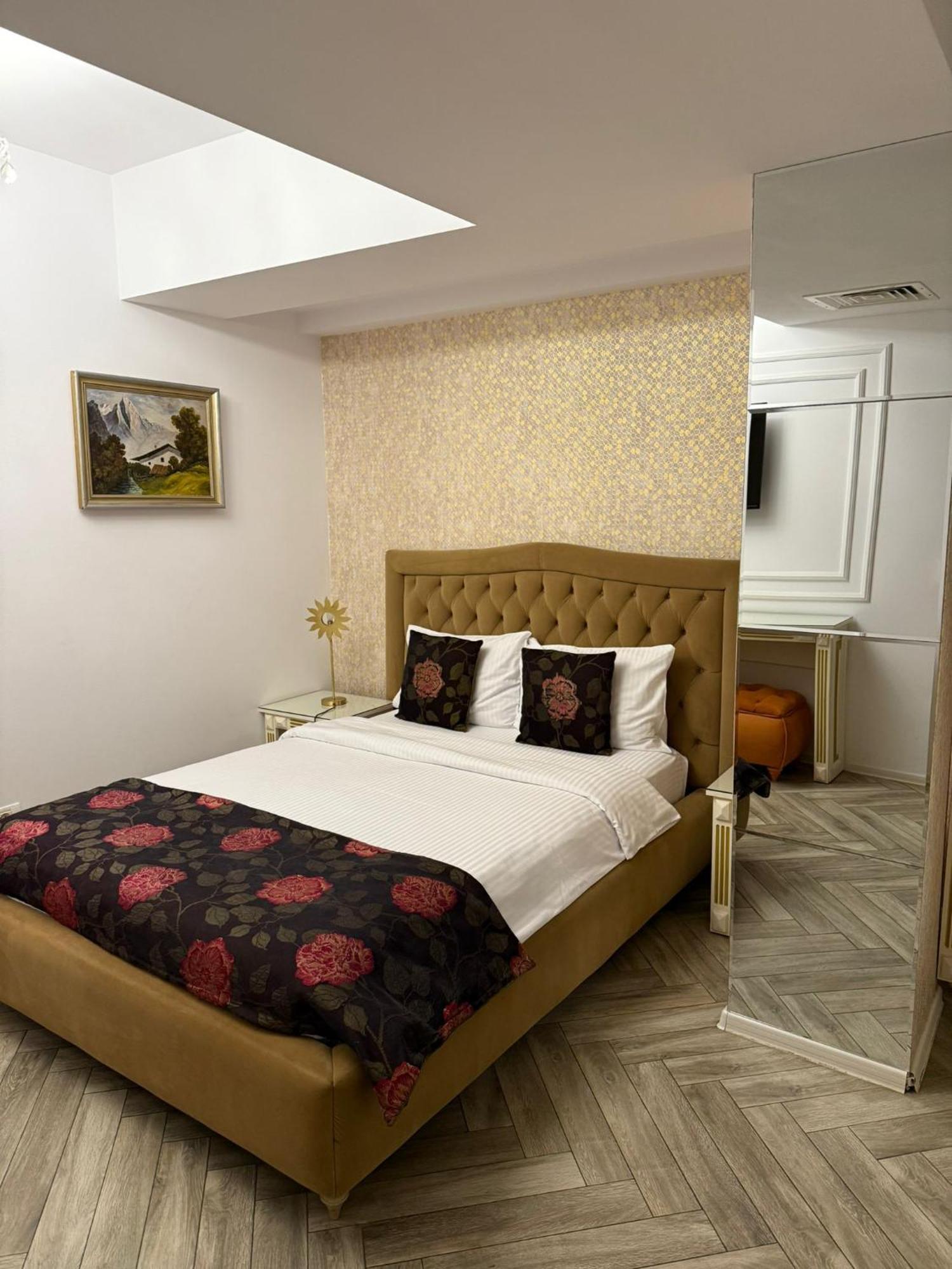 Hotel Goya Collection Targu Jiu Bagian luar foto