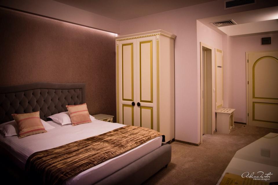 Hotel Goya Collection Targu Jiu Bagian luar foto