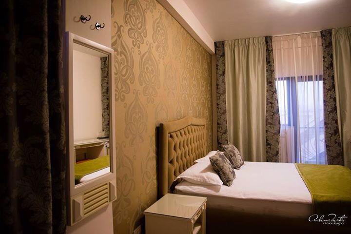 Hotel Goya Collection Targu Jiu Bagian luar foto