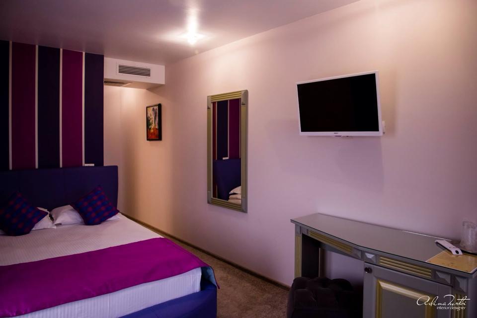 Hotel Goya Collection Targu Jiu Bagian luar foto
