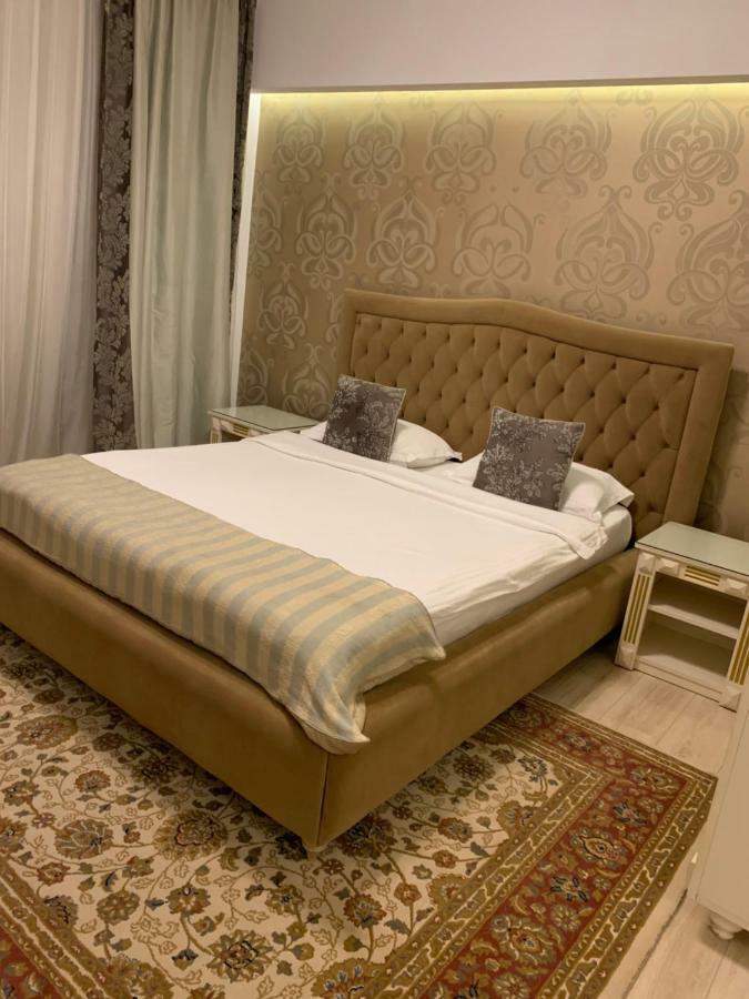 Hotel Goya Collection Targu Jiu Bagian luar foto